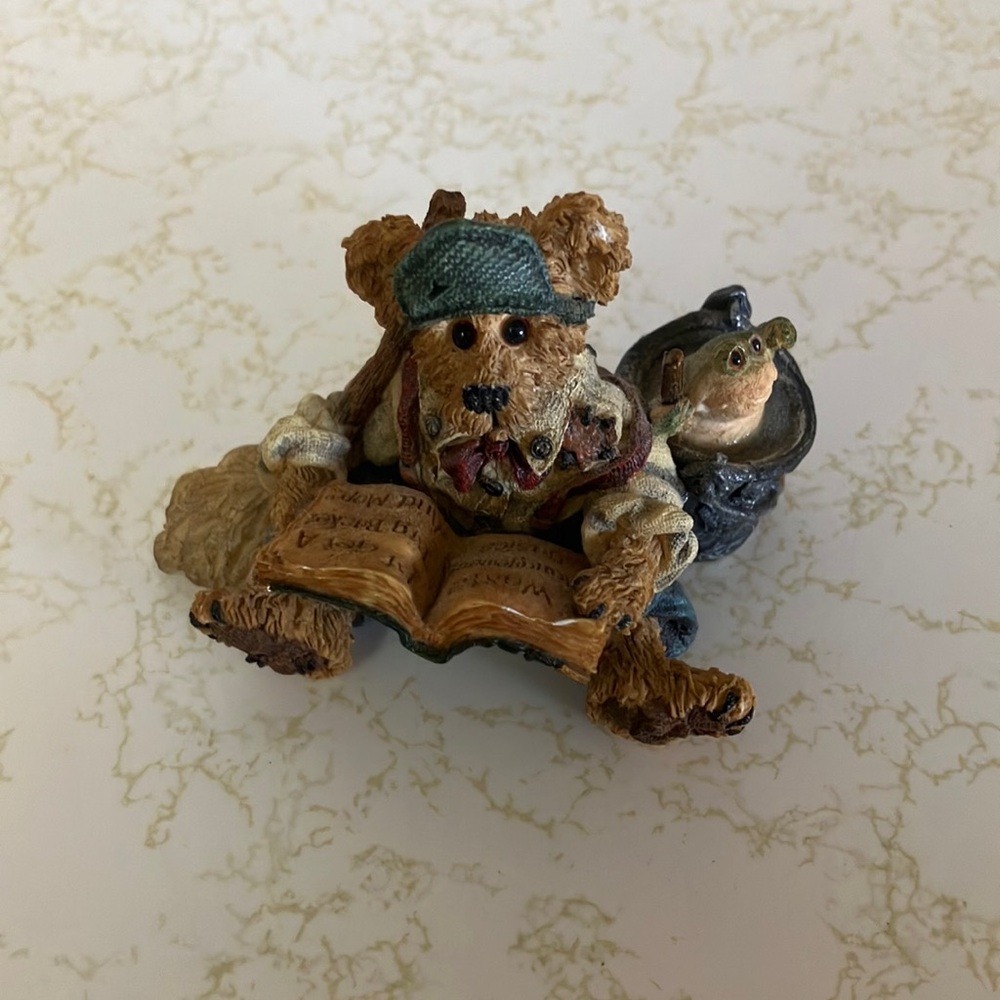Charming Bear Figurine with Book - Multicolor